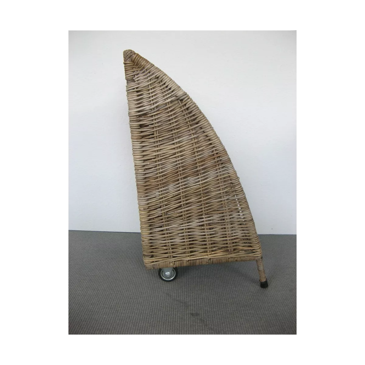 Chariot à bûches Rotin Kubu avec roulettes