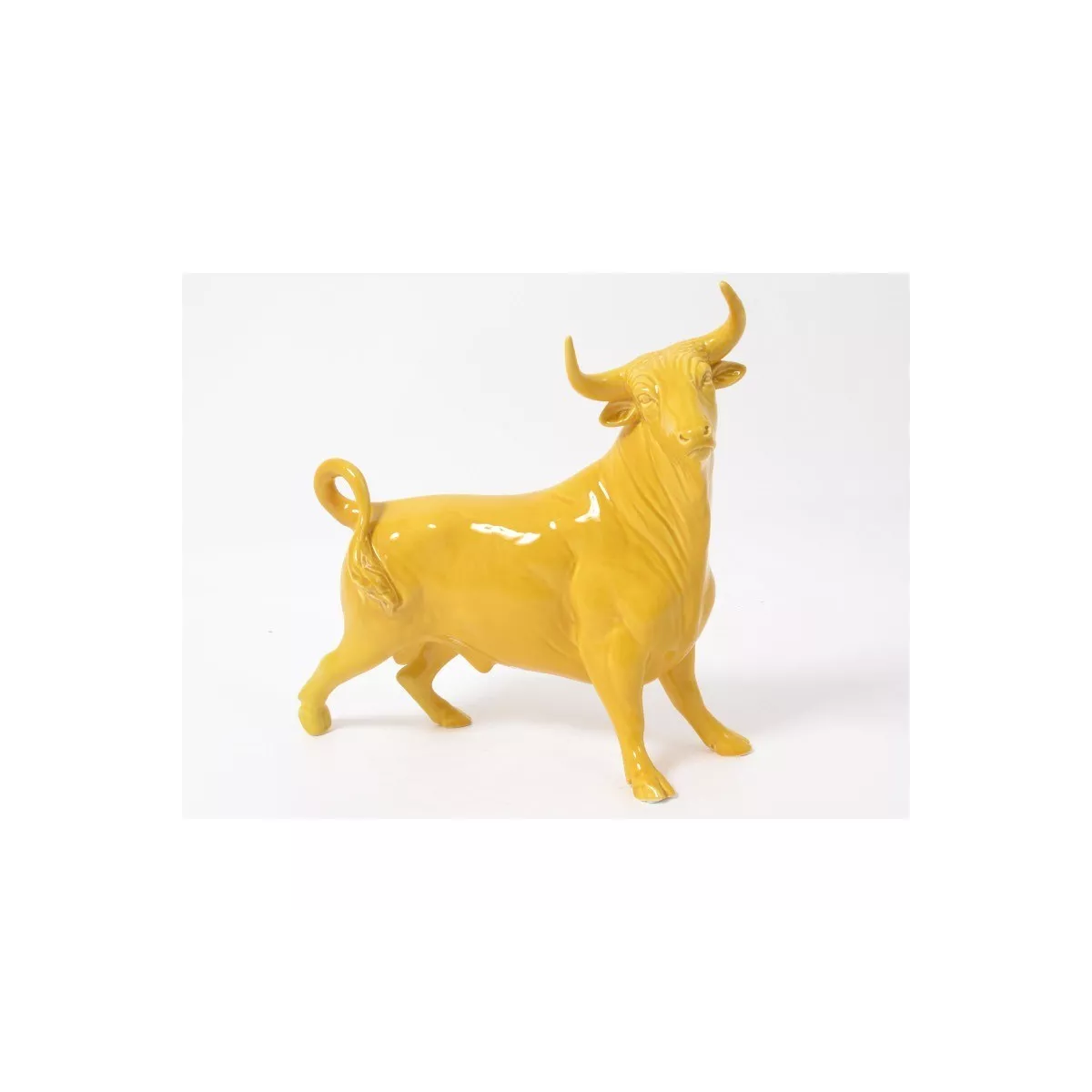 Sculpture Féria Taureau Jaune Moutarde