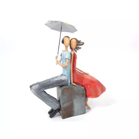 Couple Métal Assis sous un Parapluie