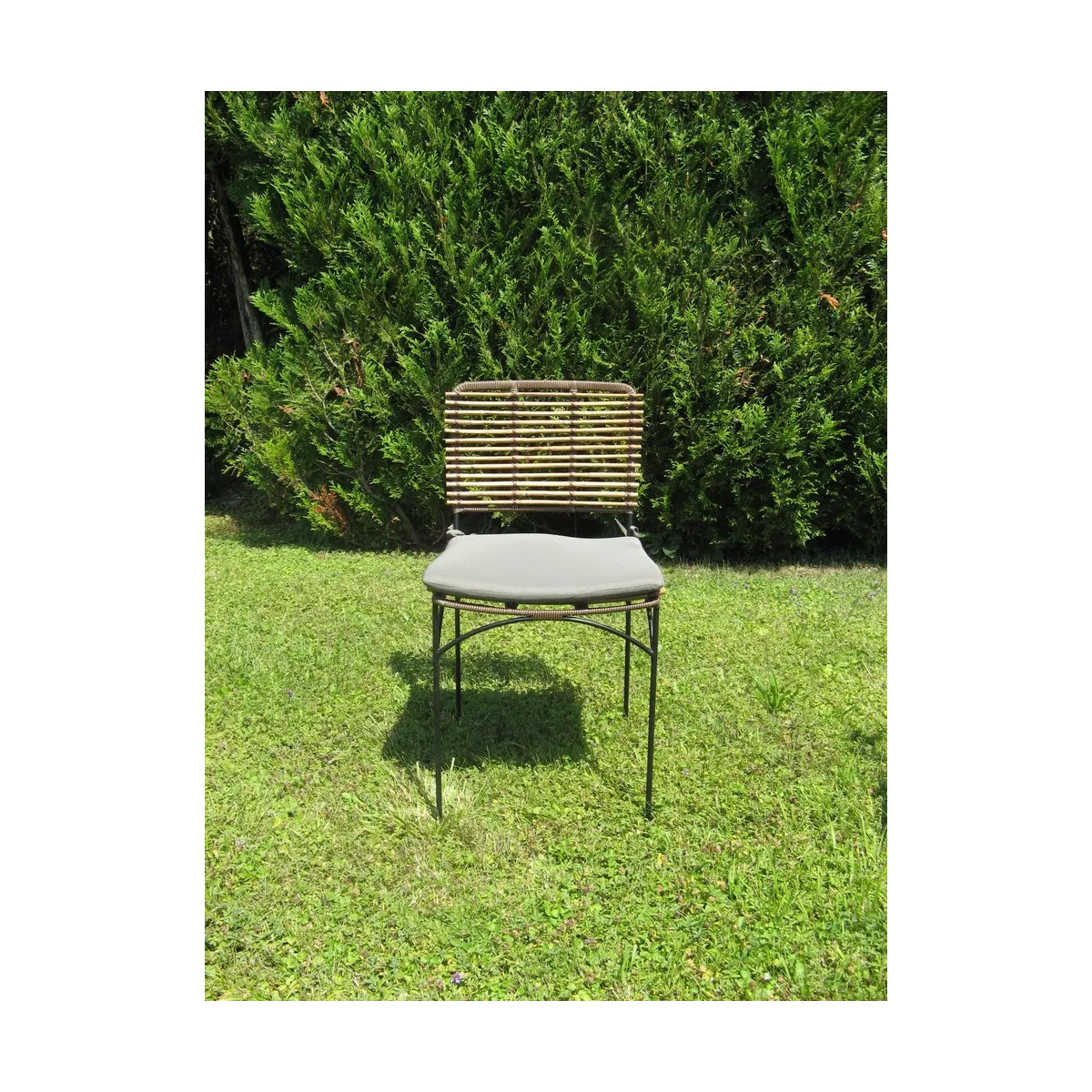 Chaise Baltimore Rotin Naturel et pieds métal noir