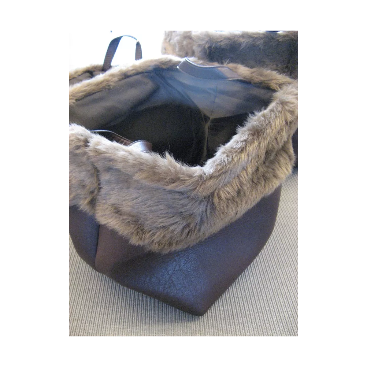 Corbeille Carrée en fourrure marron 38x38