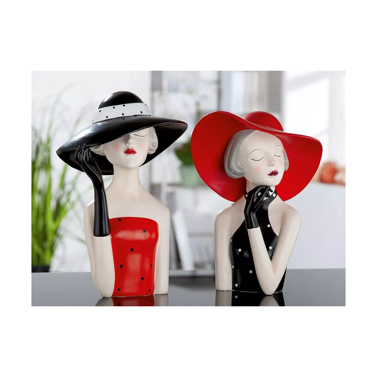 Figurine Lady chapeau noir H.30cm