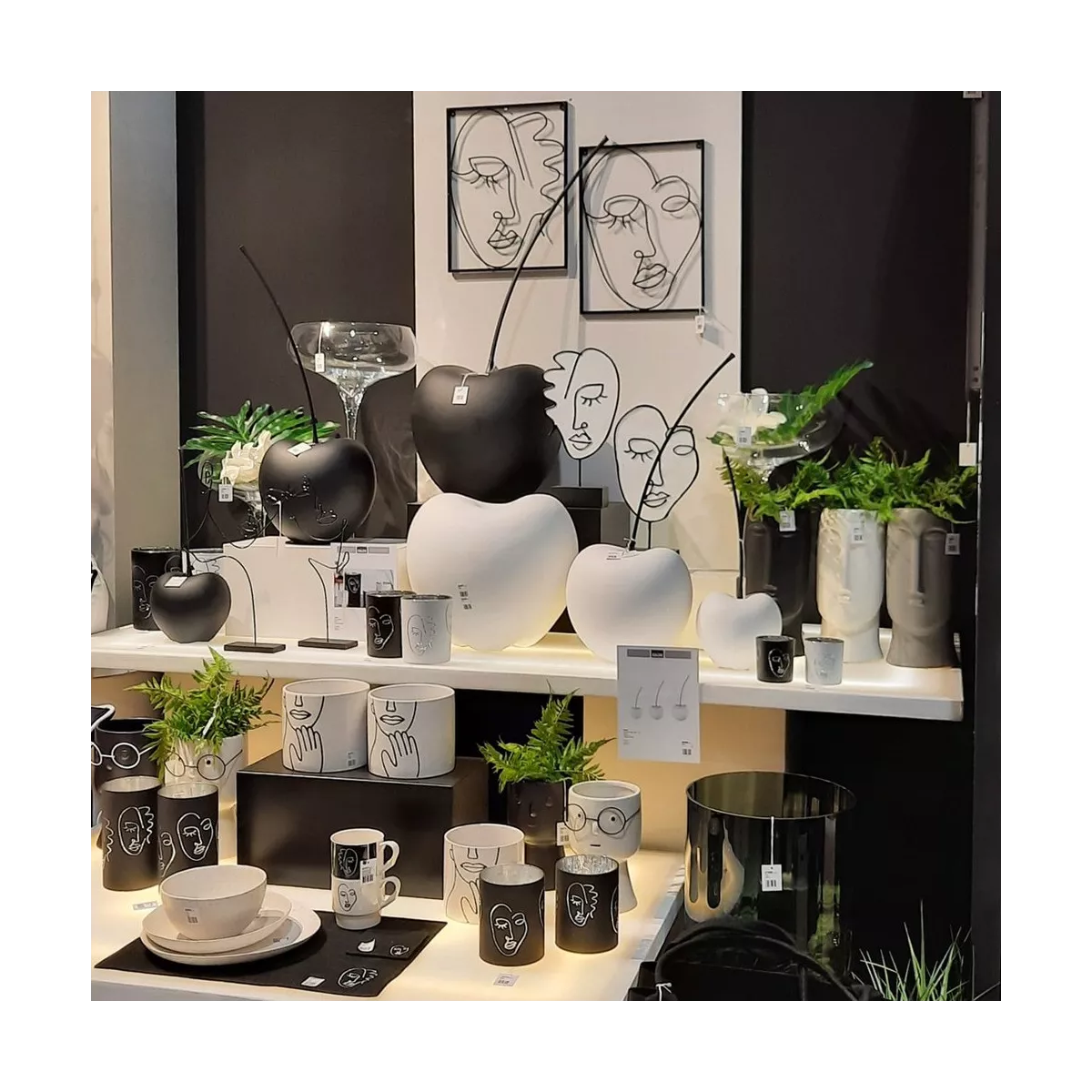 Ensemble de 2 Tasses Visage Blanc et Noir
