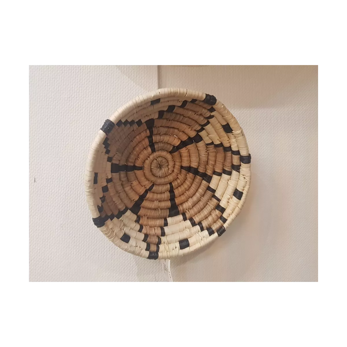 Corbeille  en jonc noir et blanc 25x25