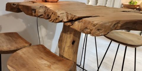 La Touche naturelle : Une Table haute de Bar en  Racine de Teck